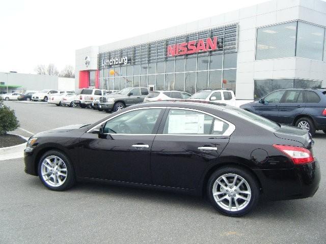 Nissan Maxima Ebony (19c) Sedan
