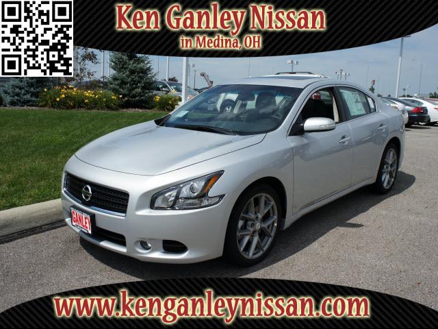 Nissan Maxima Regular Cab 4-wheel Drive Work Truck Sedan