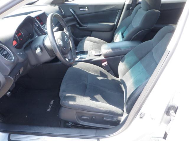 Nissan Maxima 2011 photo 2