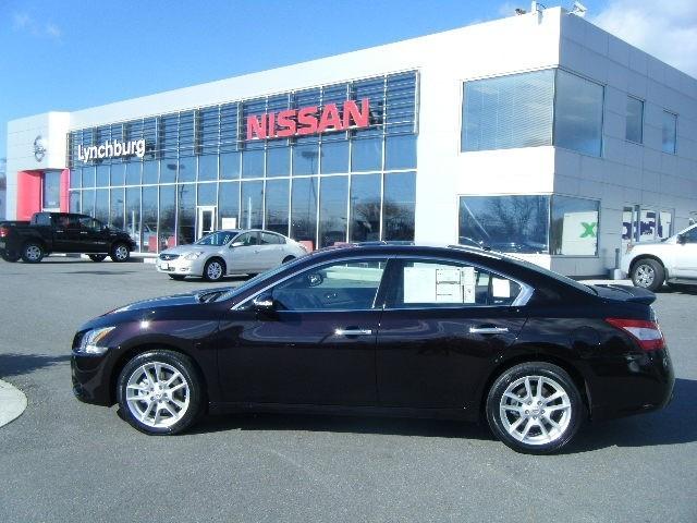 Nissan Maxima Regular Cab 4-wheel Drive Work Truck Sedan