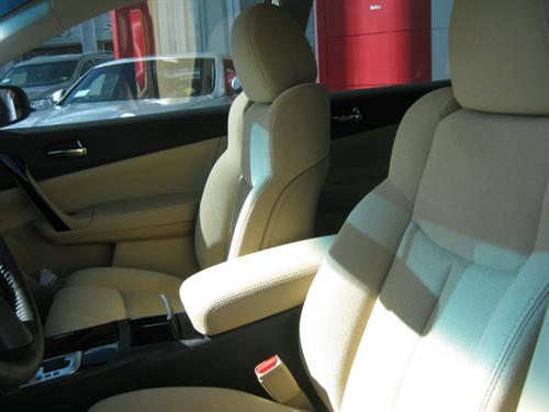 Nissan Maxima 2011 photo 1