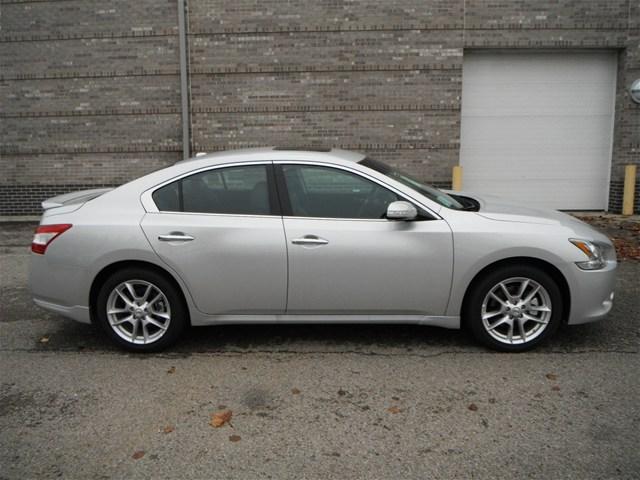 Nissan Maxima 2011 photo 1