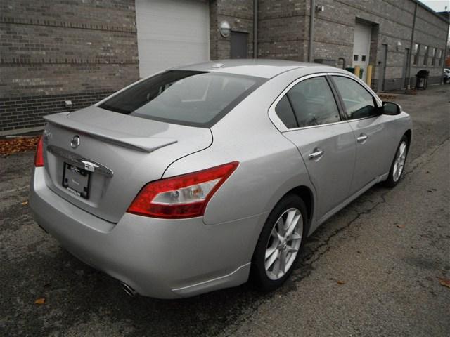 Nissan Maxima 2011 photo 2