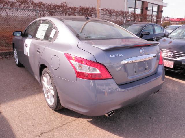 Nissan Maxima 2011 photo 1