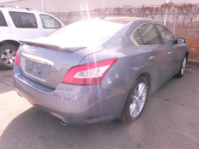 Nissan Maxima 2011 photo 2