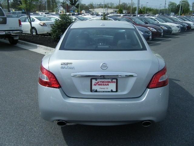 Nissan Maxima 2011 photo 1