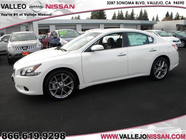 Nissan Maxima Regular Cab 4-wheel Drive Work Truck Sedan