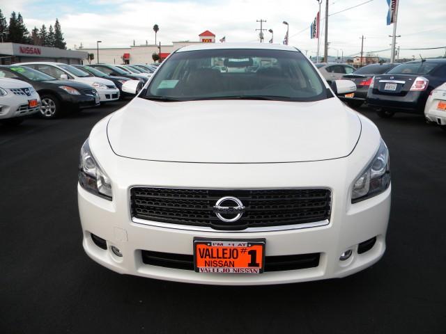 Nissan Maxima 2011 photo 1