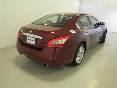 Nissan Maxima 2011 photo 1