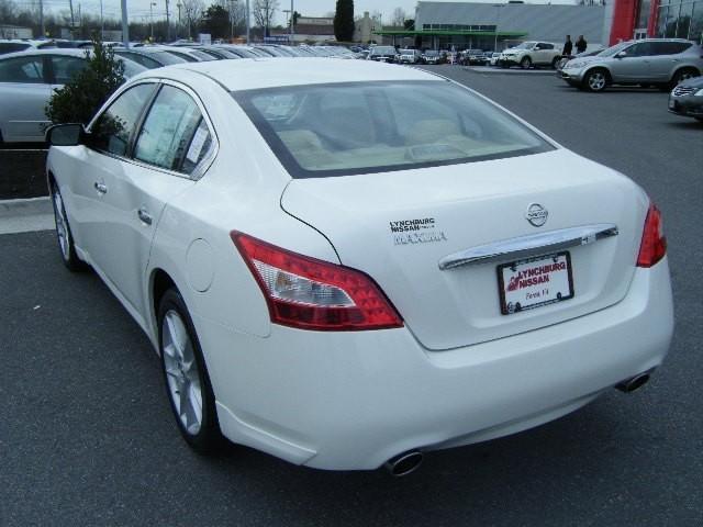 Nissan Maxima 2011 photo 4