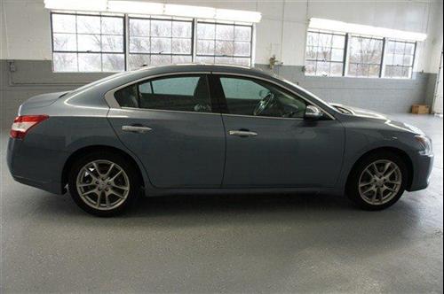 Nissan Maxima 2011 photo 2