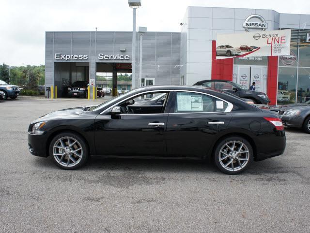 Nissan Maxima 2011 photo 1