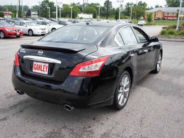 Nissan Maxima 2011 photo 2