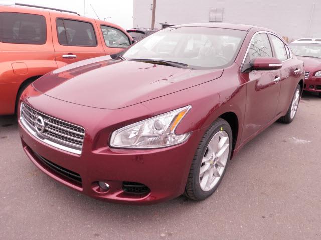 Nissan Maxima Regular Cab 4-wheel Drive Work Truck Sedan