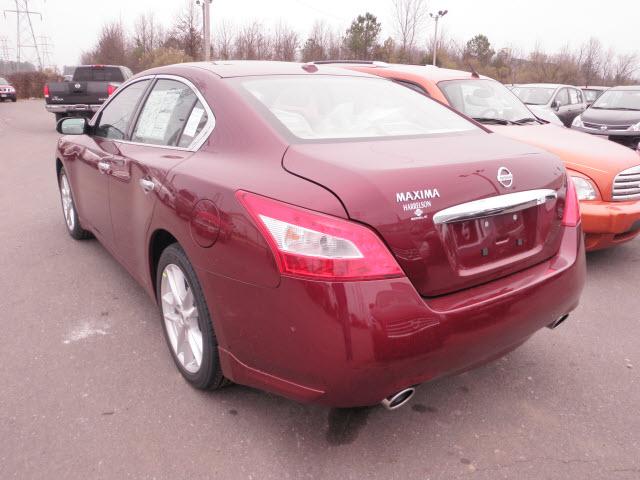 Nissan Maxima 2011 photo 1