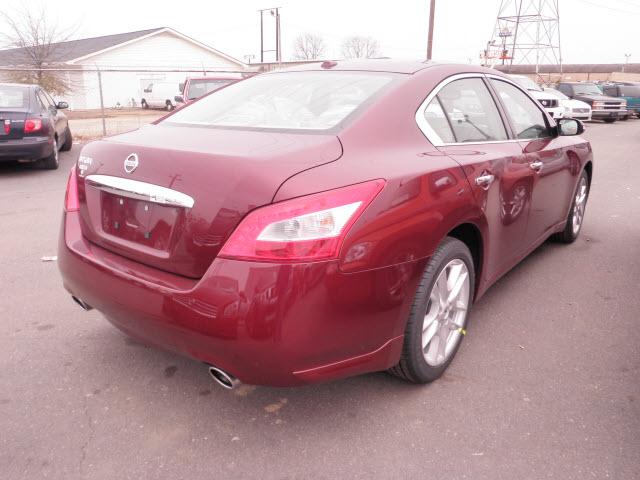 Nissan Maxima 2011 photo 2