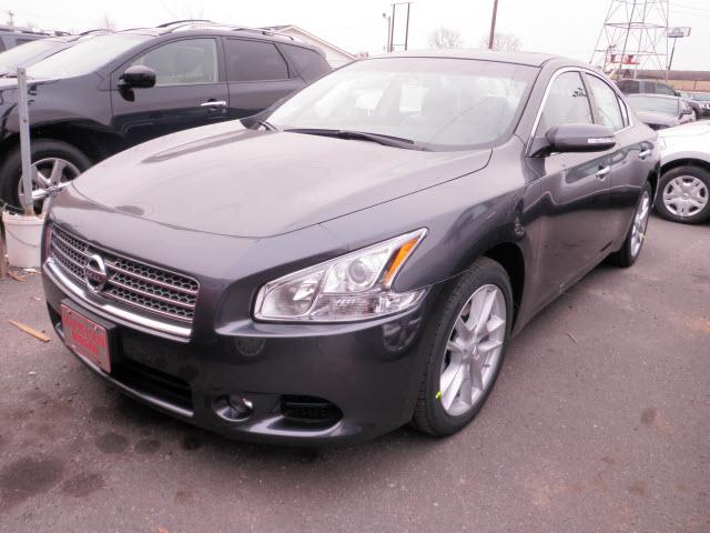 Nissan Maxima Regular Cab 4-wheel Drive Work Truck Sedan