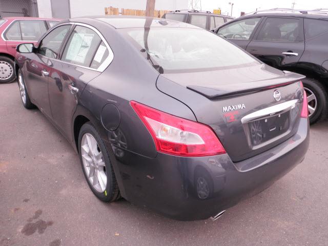 Nissan Maxima 2011 photo 1