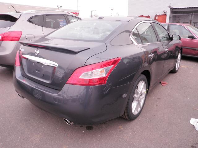 Nissan Maxima 2011 photo 2