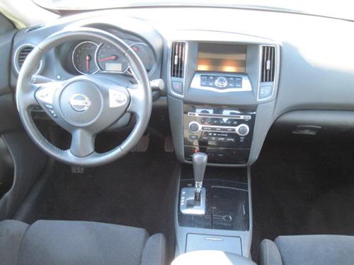 Nissan Maxima 2011 photo 2