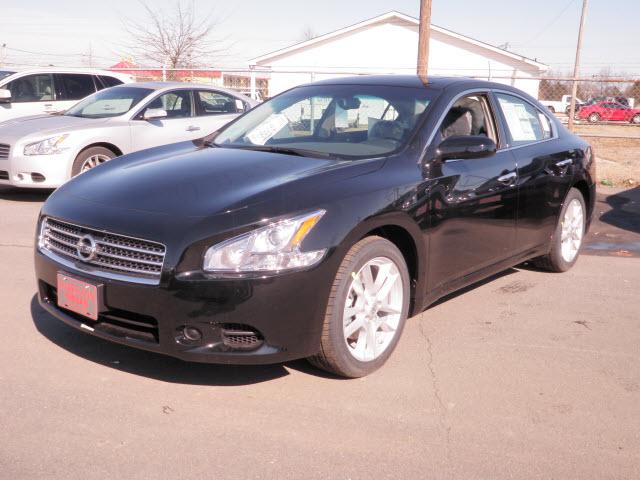 Nissan Maxima Supercab 139 XLT 4WD Sedan
