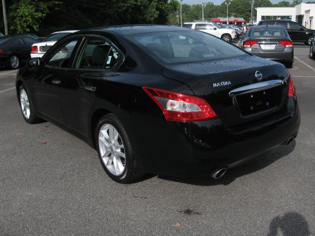 Nissan Maxima 2011 photo 1
