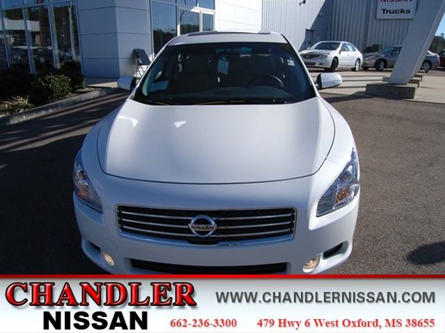 Nissan Maxima Regular Cab 4-wheel Drive Work Truck Sedan