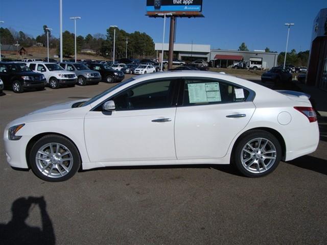 Nissan Maxima 2011 photo 1