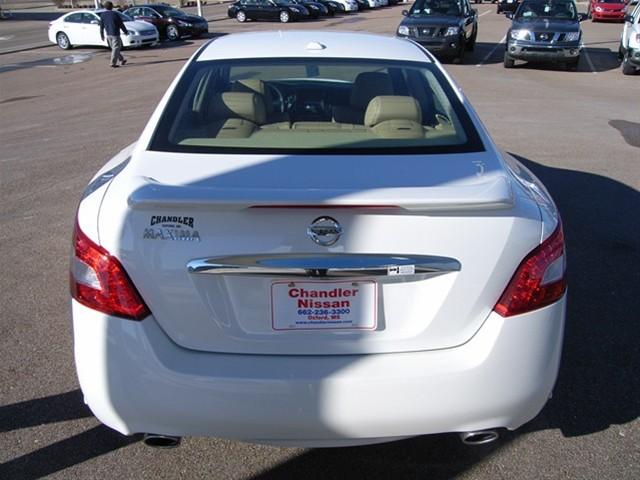 Nissan Maxima 2011 photo 2