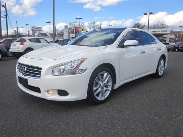 Nissan Maxima Regular Cab 4-wheel Drive Work Truck Sedan