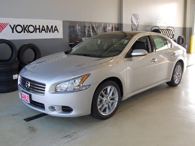 Nissan Maxima EXT CAB SLT Sport Sedan