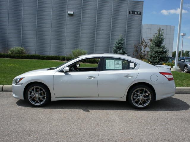 Nissan Maxima 2011 photo 1