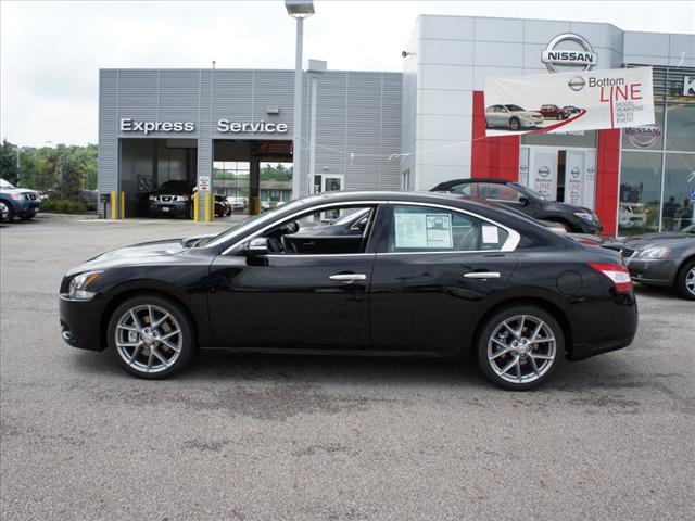 Nissan Maxima 2011 photo 1