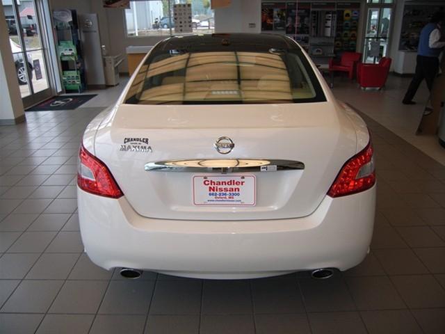 Nissan Maxima 2011 photo 2