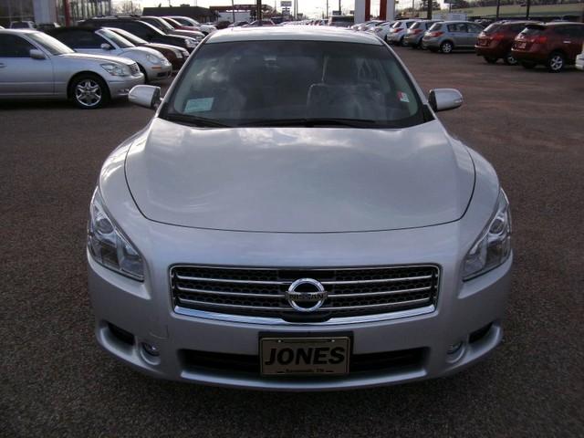 Nissan Maxima 2011 photo 1