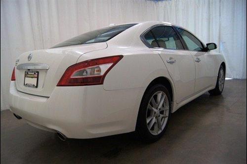 Nissan Maxima 2011 photo 1