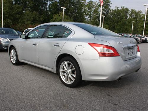 Nissan Maxima 2011 photo 1