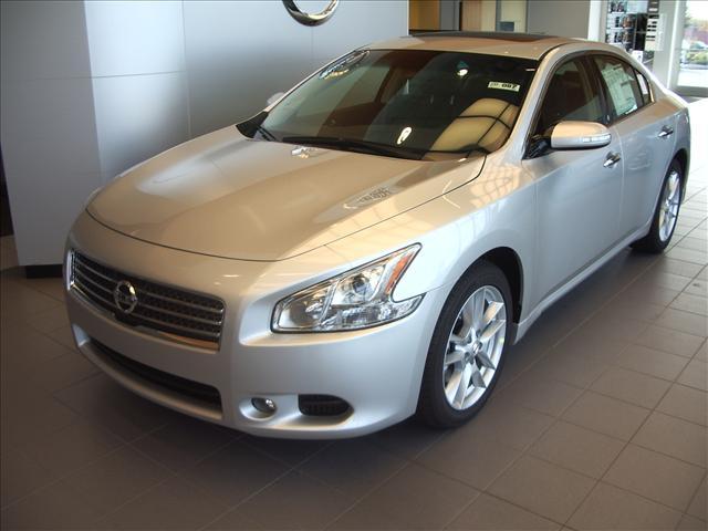 Nissan Maxima Quad Cab 131 WB Sedan