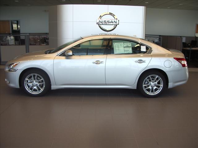 Nissan Maxima 2011 photo 2