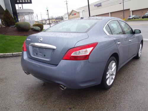 Nissan Maxima 2011 photo 2