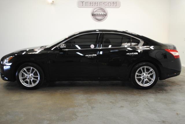 Nissan Maxima 2011 photo 1