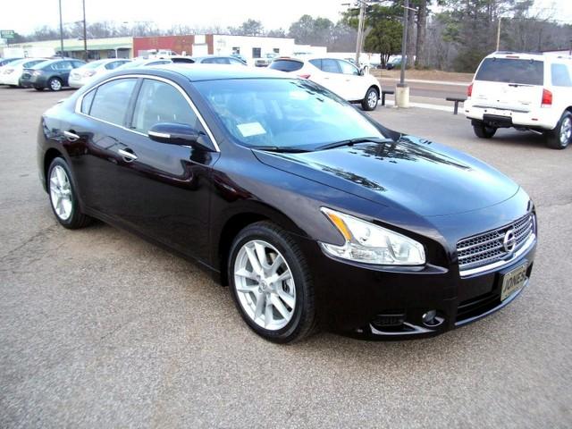 Nissan Maxima 2011 photo 1