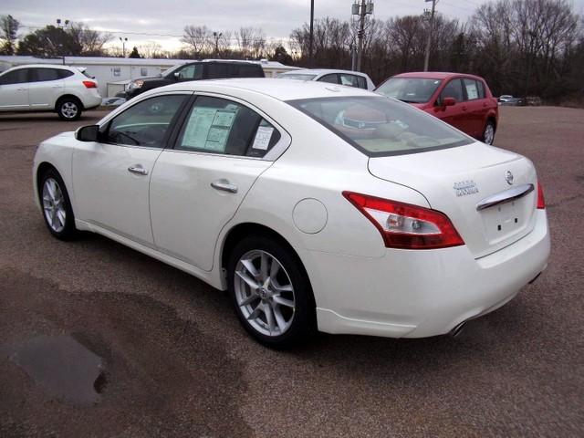 Nissan Maxima 2011 photo 5