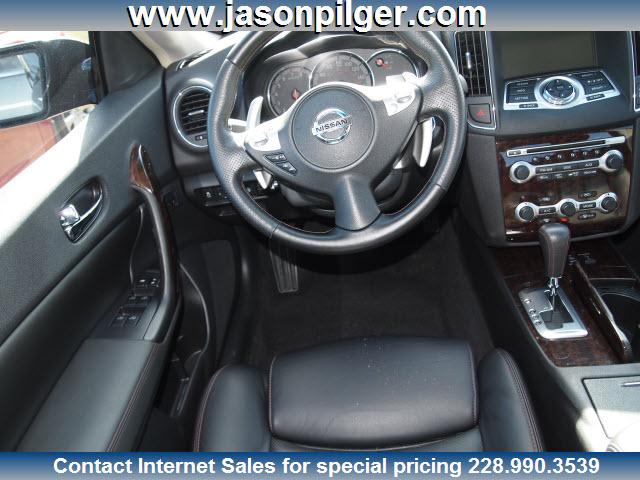 Nissan Maxima 2011 photo 1