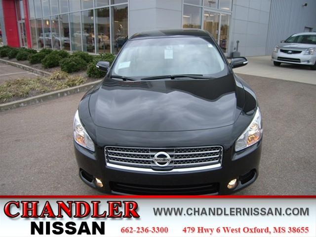 Nissan Maxima Regular Cab 4-wheel Drive Work Truck Sedan