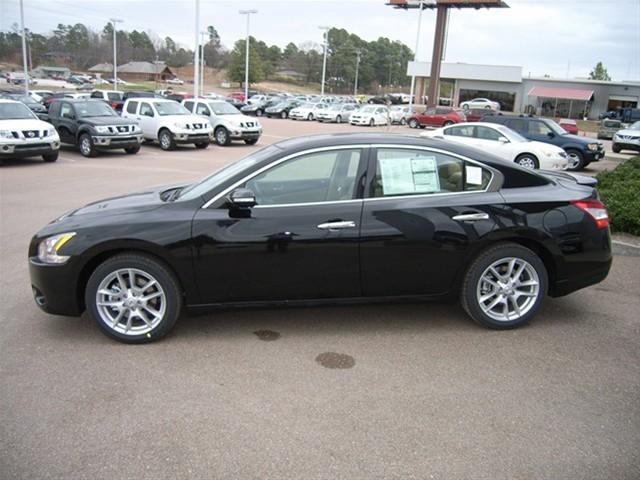 Nissan Maxima 2011 photo 1