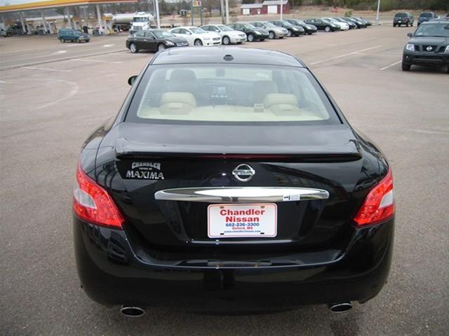 Nissan Maxima 2011 photo 2