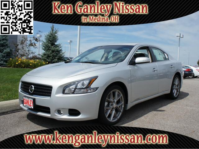 Nissan Maxima Regular Cab 4-wheel Drive Work Truck Sedan