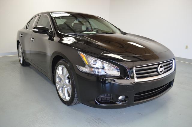 Nissan Maxima 2012 photo 1