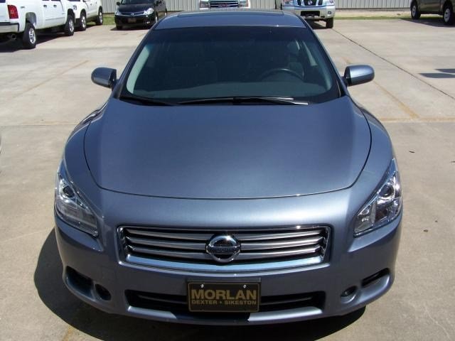 Nissan Maxima 2012 photo 1